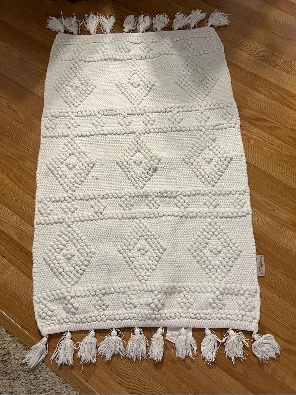 Rachel Zoe white accent rug w/ diamond-lattice texture & tassels 24 x 27